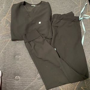 Garde Malade Noir Scrub Top